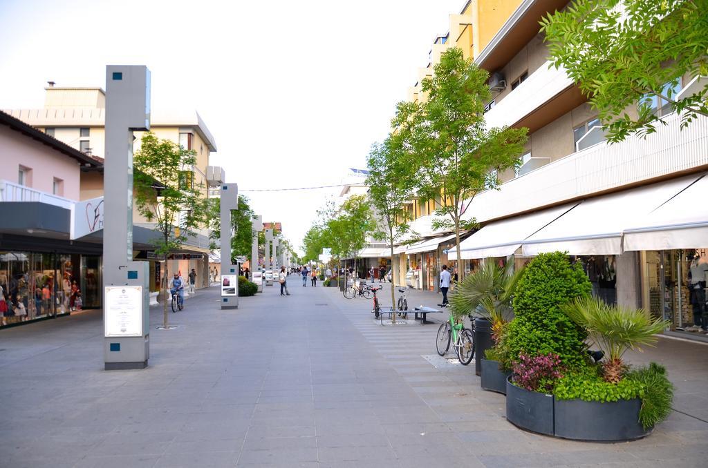 Residenza Nervesa Lägenhet Lignano Sabbiadoro Exteriör bild